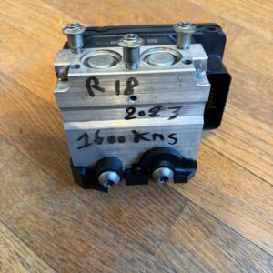 Centrale ABS démontée sur moto BMW R1300 - R1250RT - R18